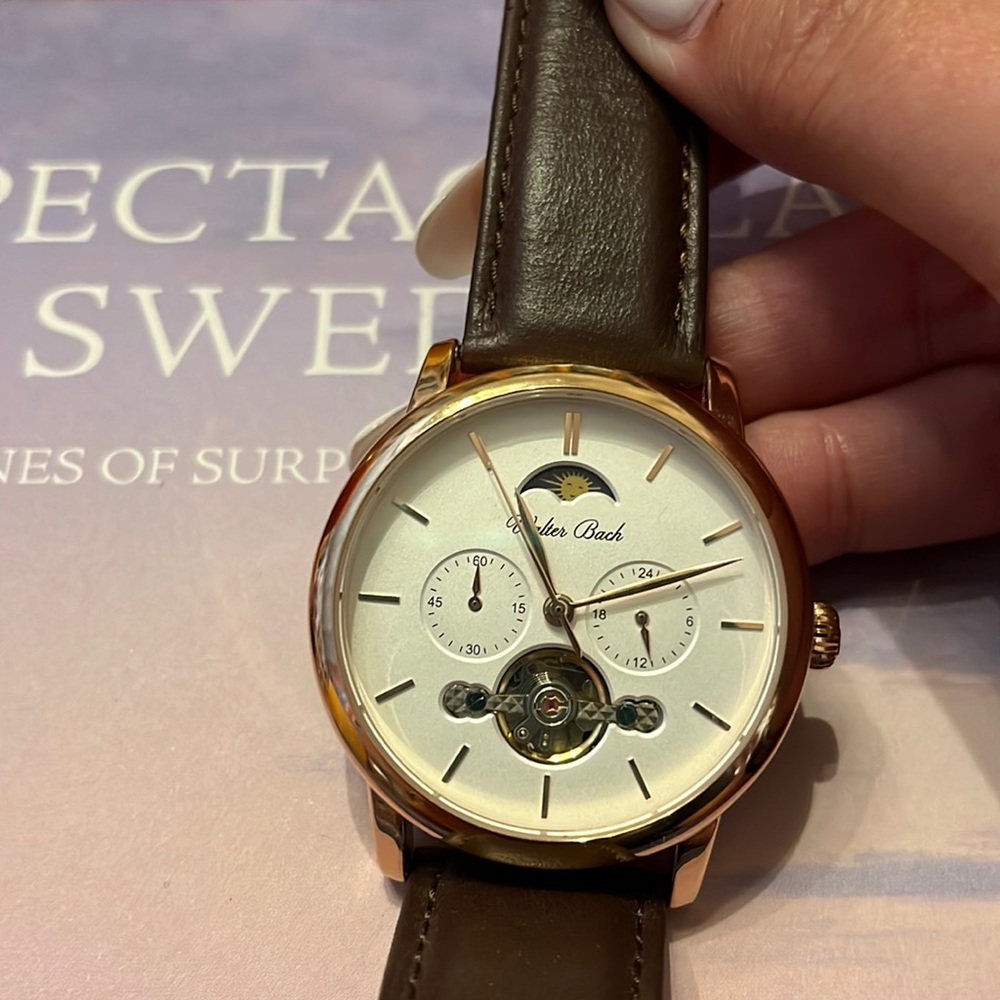 Rose Gold and brown automatic watch
Box included